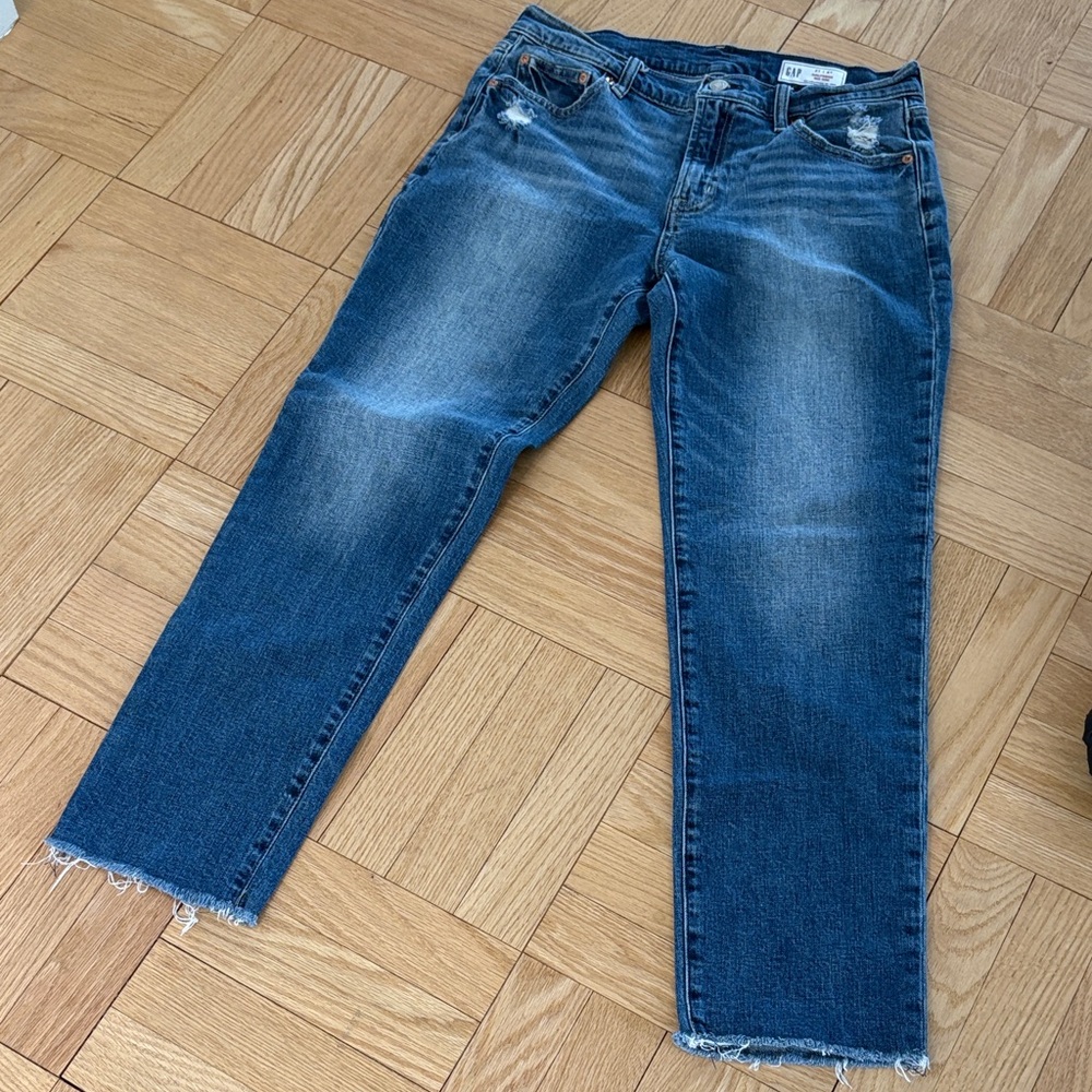 GAP Distressed Ankle Jeans in Blue